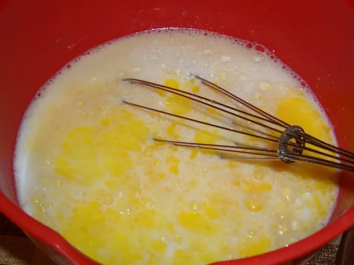 Кукурузные кексы с изюмом: шаг 4