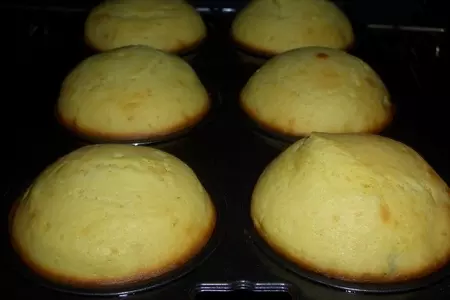 Кукурузные кексы с изюмом: шаг 8