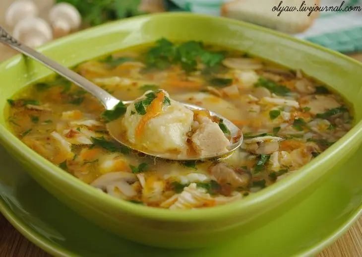Гречневый суп с грибами и картофельными клёцками: шаг 4