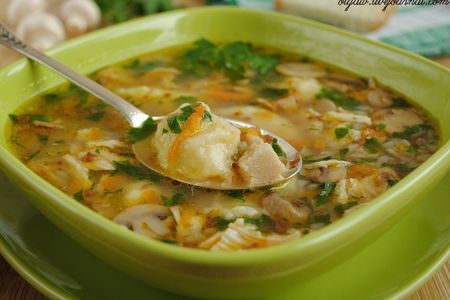 Гречневый суп с грибами и картофельными клёцками: шаг 4