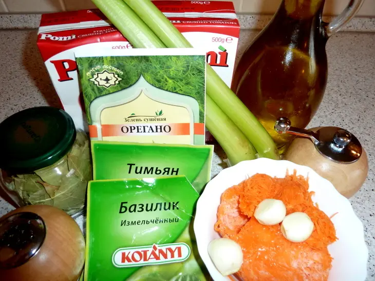 Перцы фаршированные говядиной и диким рисом. подаем с густым томатным соусом.: шаг 1