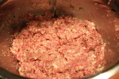 Нескучные мясные котлетки с начинкой: шаг 2