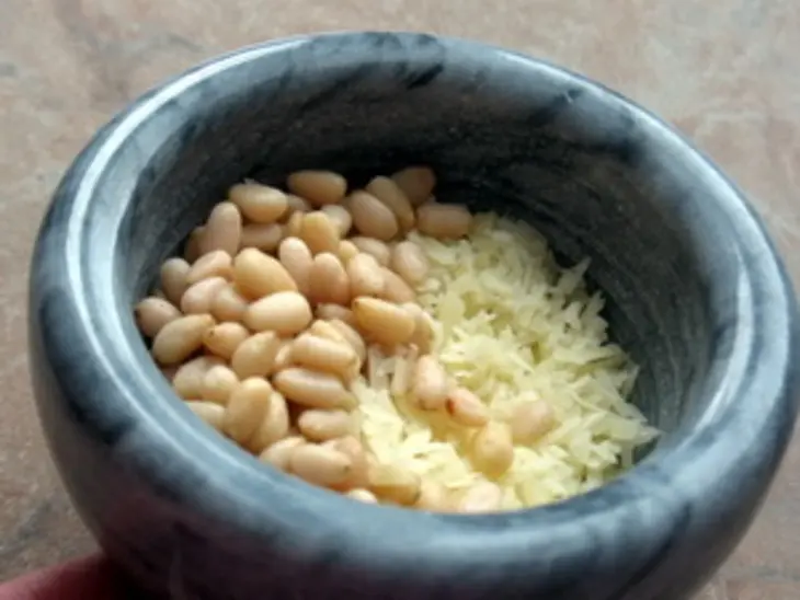 Сырный паштет с соусом песто: шаг 1