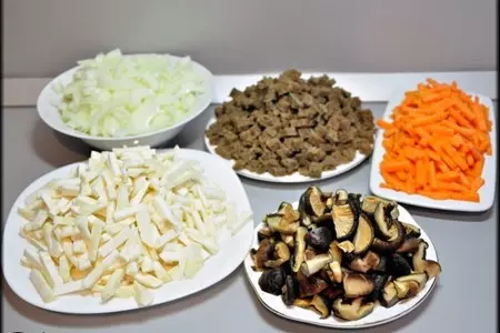 Мясо с овощами в горшочках "бородино".: шаг 8