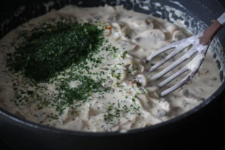 Рыбная запeканка с грибами: шаг 2
