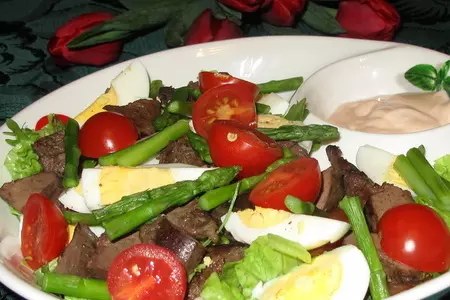 Салат из спаржи с гусиной печенкой: шаг 1