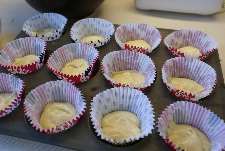World's easiest jam-filled muffins (кексы с джемом внутри) :s: шаг 8