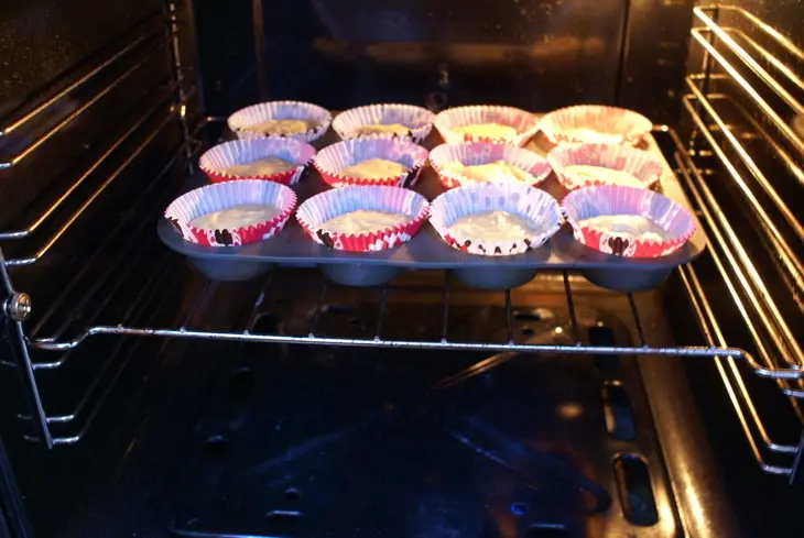 World's easiest jam-filled muffins (кексы с джемом внутри) :s: шаг 11