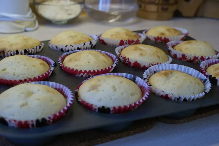 World's easiest jam-filled muffins (кексы с джемом внутри) :s: шаг 12