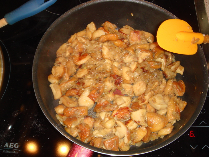 Каннеллони, фаршированные грибами с сыром в сливочно-шпинатном соусе: шаг 6