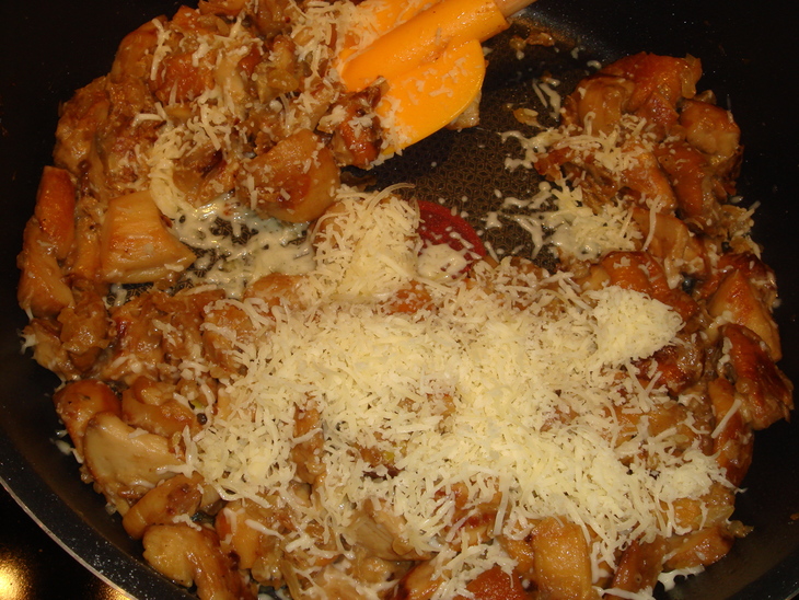 Каннеллони, фаршированные грибами с сыром в сливочно-шпинатном соусе: шаг 7