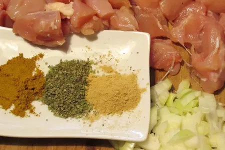 Тушенная пряная курица с  папайей,по мотивам индийской кухни.: шаг 5