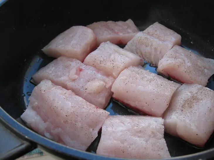 Рыба тушёная с  овощами: шаг 6