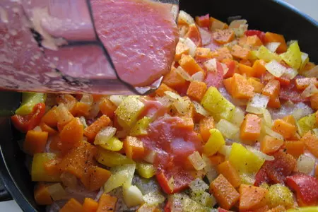 Рыба тушёная с  овощами: шаг 8
