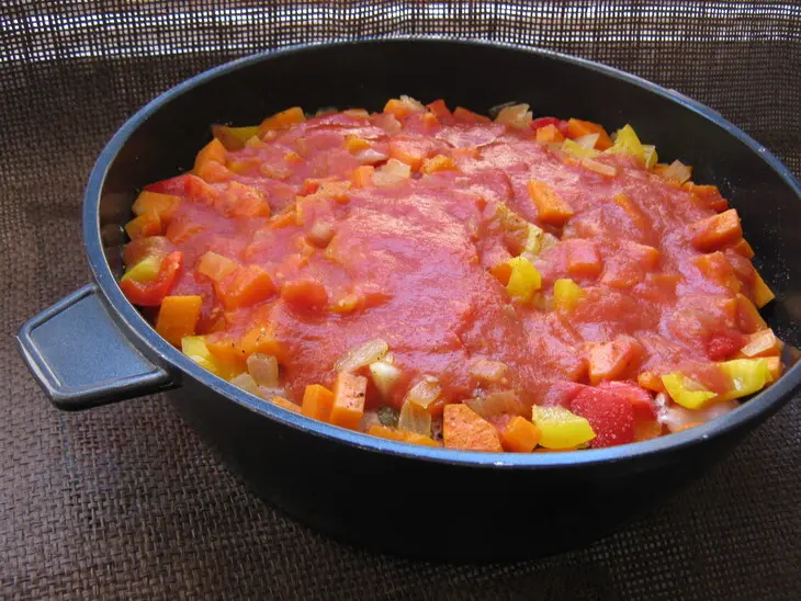 Рыба тушёная с  овощами: шаг 9