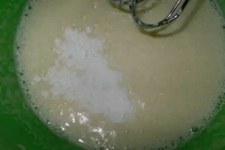 Нежное и легкое пирожное со сметанным кремом "искушение": шаг 2
