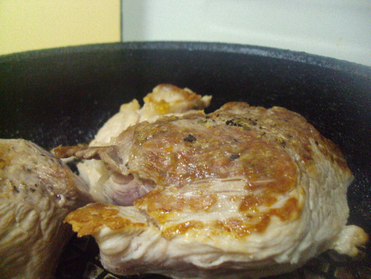 Свинина с карамелизированным луком и яблочным соком.: шаг 2