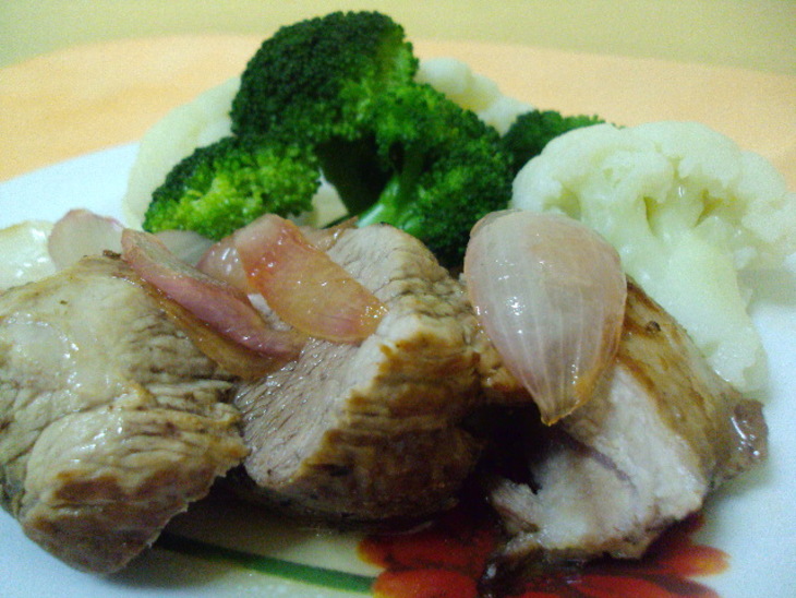 Свинина с карамелизированным луком и яблочным соком.: шаг 8