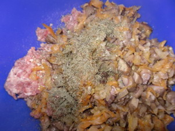 Необычные голубцы с рисом, фаршем и грибами в нежной заливке (влк): шаг 7