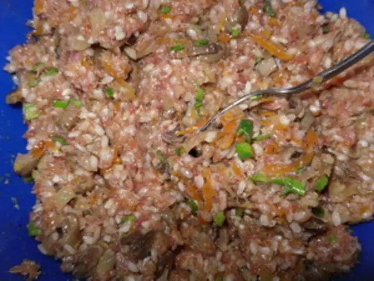 Необычные голубцы с рисом, фаршем и грибами в нежной заливке (влк): шаг 10
