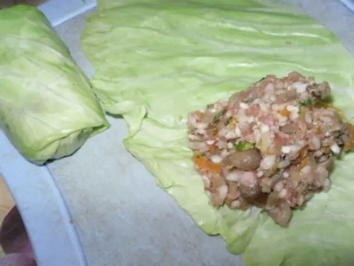 Необычные голубцы с рисом, фаршем и грибами в нежной заливке (влк): шаг 11