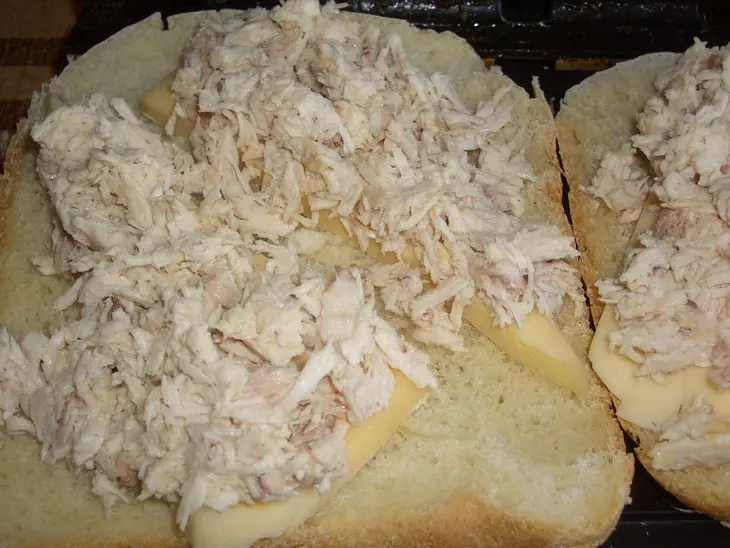 Время есть! есть сэндвичи: с курицей ,солеными огурцом и с грибным омлетом. (дуэль): шаг 5