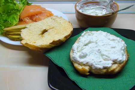 Сэндвич-бублик с сёмгой, грушей и сырным кремом: шаг 4