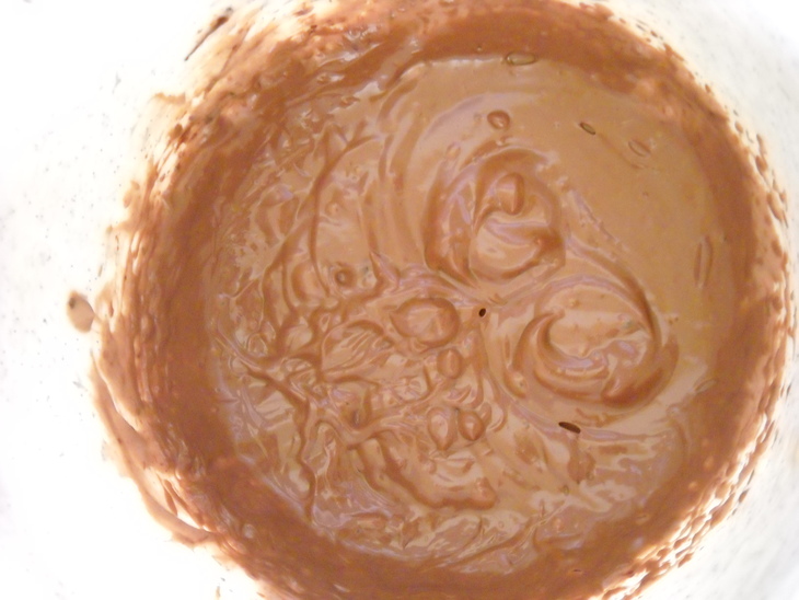 Порционные карамельные и шоколадные пирожные, приготовленные на пару: шаг 11