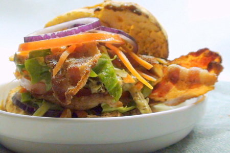 Сэндвич-бублик с печёной говядиной, беконом и свежим салатом. мужской вариант (и не только!): шаг 7
