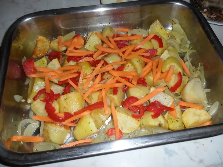 Конгрио запечённая с овощами.: шаг 2