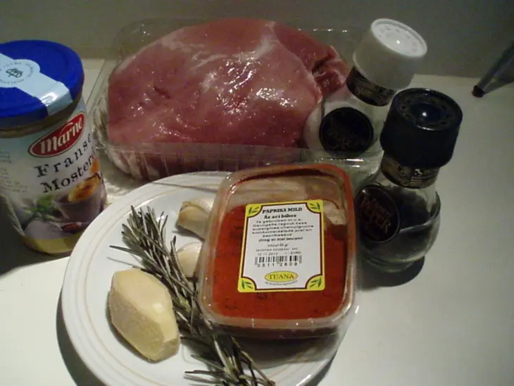 Фрикандо с сыром и солёным огурцом: шаг 1