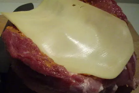 Фрикандо с сыром и солёным огурцом: шаг 6