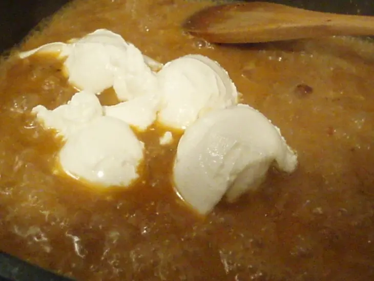Фрикандо с сыром и солёным огурцом: шаг 13