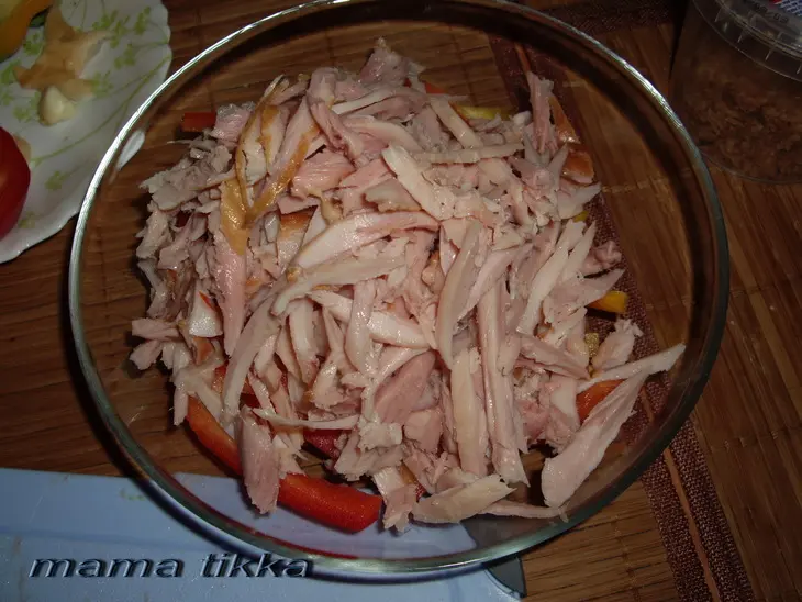 Салат с копчёной курицей: шаг 2