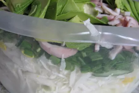 Салат с кальмарами и авокадо: шаг 9