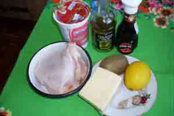 Курица в маринаде из киви.: шаг 1