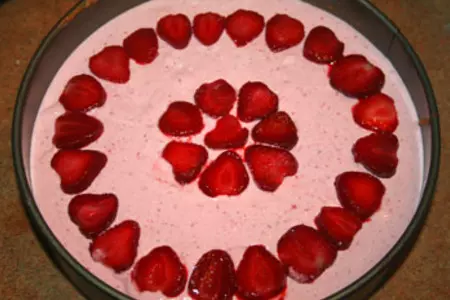 Торт с клубничным муссом и желе: шаг 3