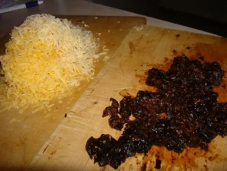 Печеночный паштет с сыром, орехами и "пьяным" черносливом: шаг 4