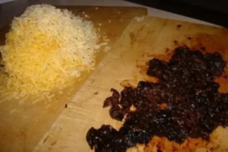 Печеночный паштет с сыром, орехами и "пьяным" черносливом: шаг 4