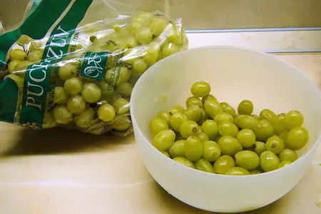 Варенье из винограда с пряностями и миндалём, томлённое в духовке «здравствуйте, я ваша тётя!»: шаг 1