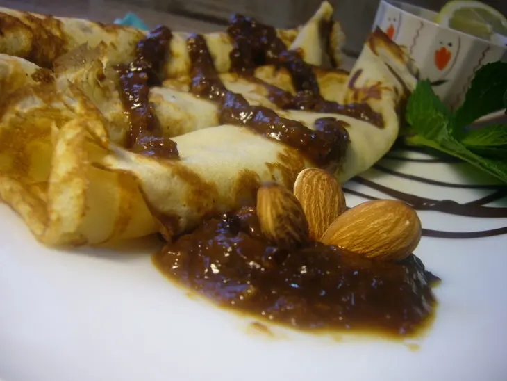 Масляные блинчики с марокканским соусом с черносливом и грецкими орехами.: шаг 9