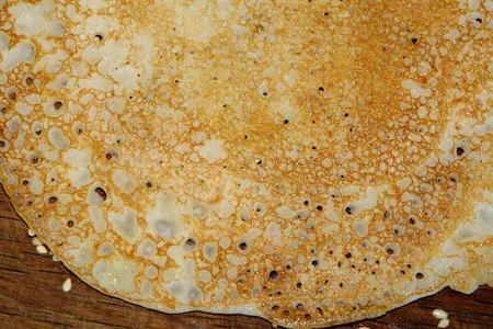 Рисовые блинчики с брынзой "оранжевое настроение": шаг 10