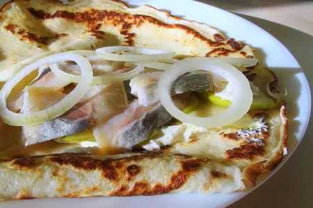 Мраморные, сметанные блины, бабушкины блины с селёдкой и карри, ледяные блины: шаг 18