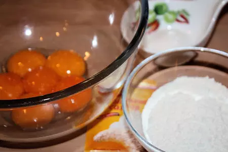 Рулет с ванильным кремом и тыквенными семечками: шаг 6