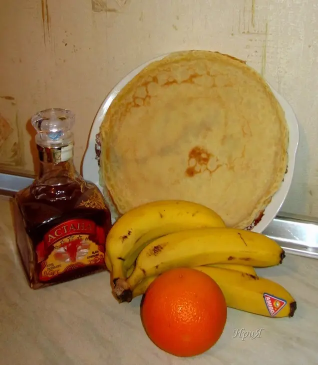 Огненные блинчики с бананами в апельсиново-коньячном соусе: шаг 1