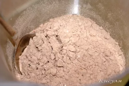 Шоколадный торт с черносливом: шаг 2