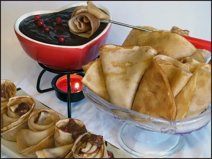 Пряные блинчики с сырно-шоколадным фондю: шаг 9