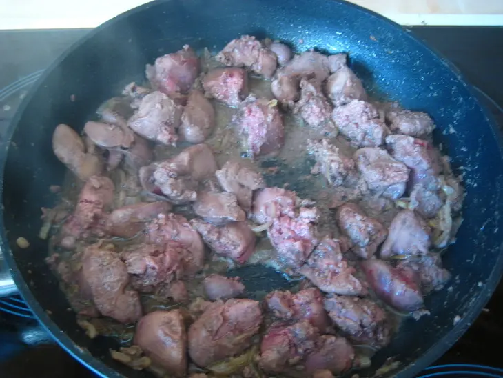 Очень простой и очень бюджетный паштет из куриной печени.: шаг 3