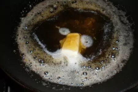 Блинчики на яблочном соке с карамельными яблоками: шаг 6