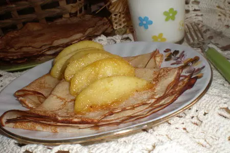 Блинчики на яблочном соке с карамельными яблоками: шаг 8